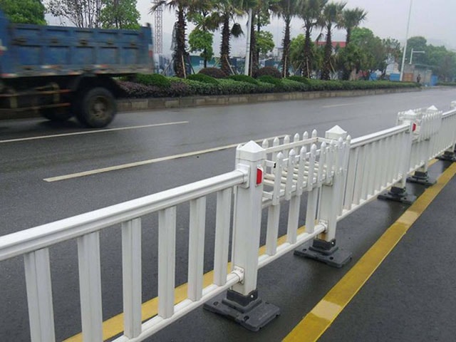 交通隔离栅栏