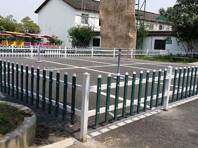 金属栅栏