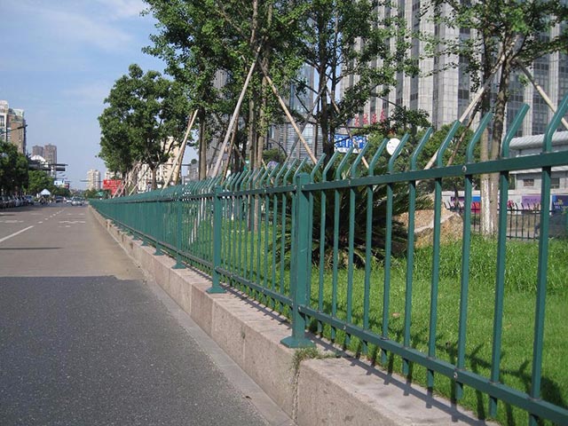 锌钢草坪护栏